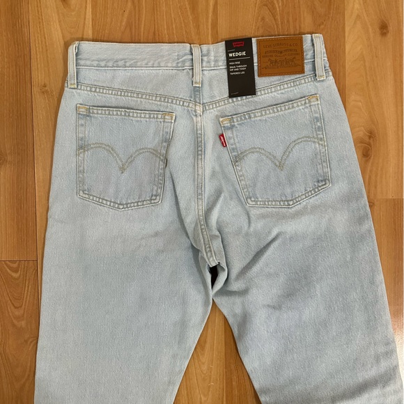 Levi’s Wedgie Jeans - Picture 3 of 6